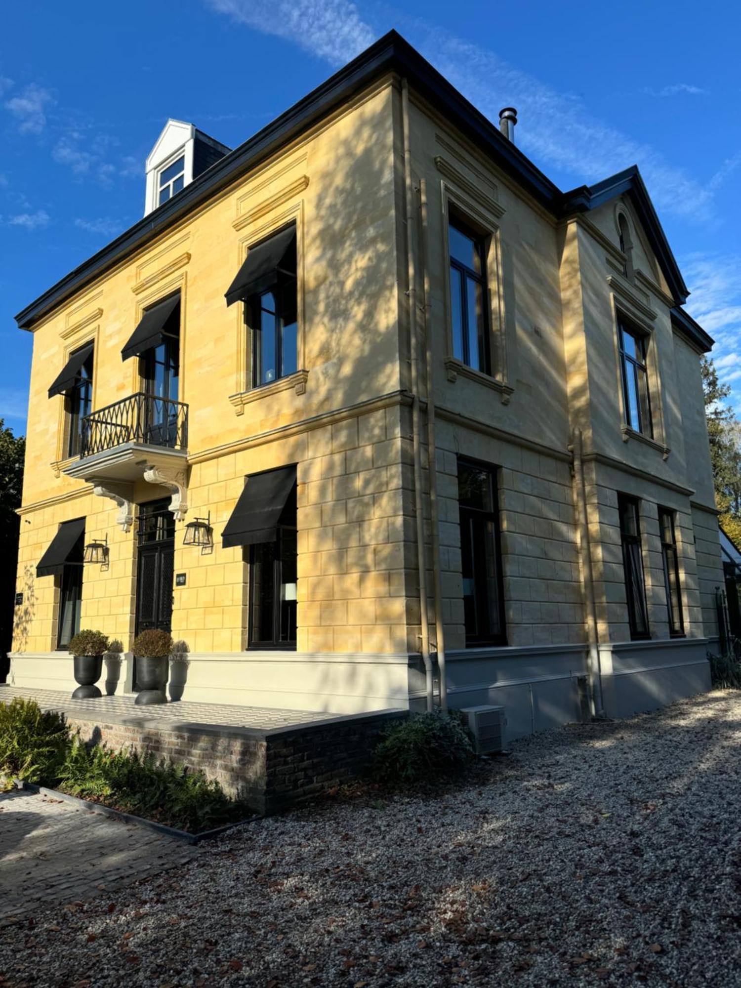 Villa V Petit Hotel Valkenburg aan de Geul Exterior photo
